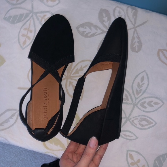 gentle souls Shoes - EUC 'Gentle Souls' by Kenneth Cole black wedge